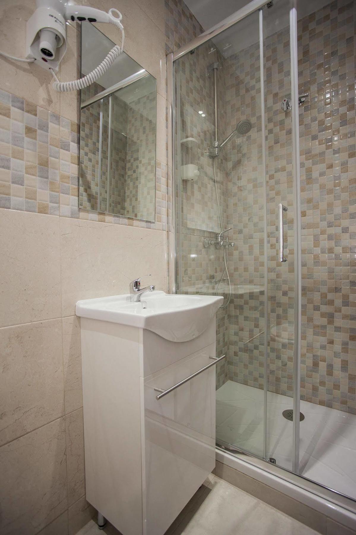 Hostal Rincon De Sol - Centro Madrid - Self Checkin Bagian luar foto