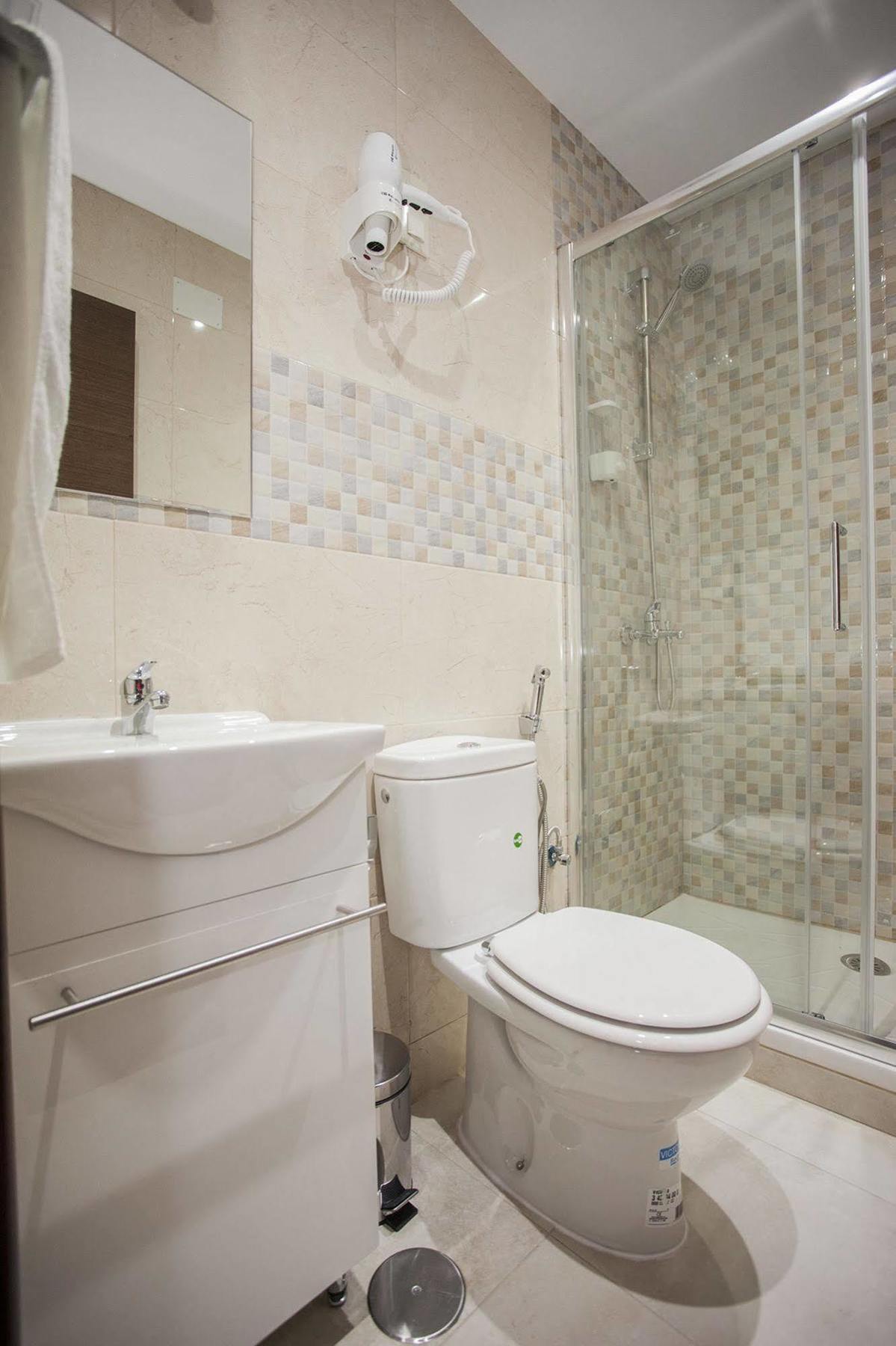 Hostal Rincon De Sol - Centro Madrid - Self Checkin Bagian luar foto